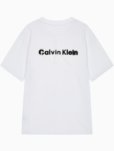 Buy 남성 릴렉스핏 CK 리퀴드 모노그램 로고 반팔 티셔츠 in color BRILLIANT WHITE