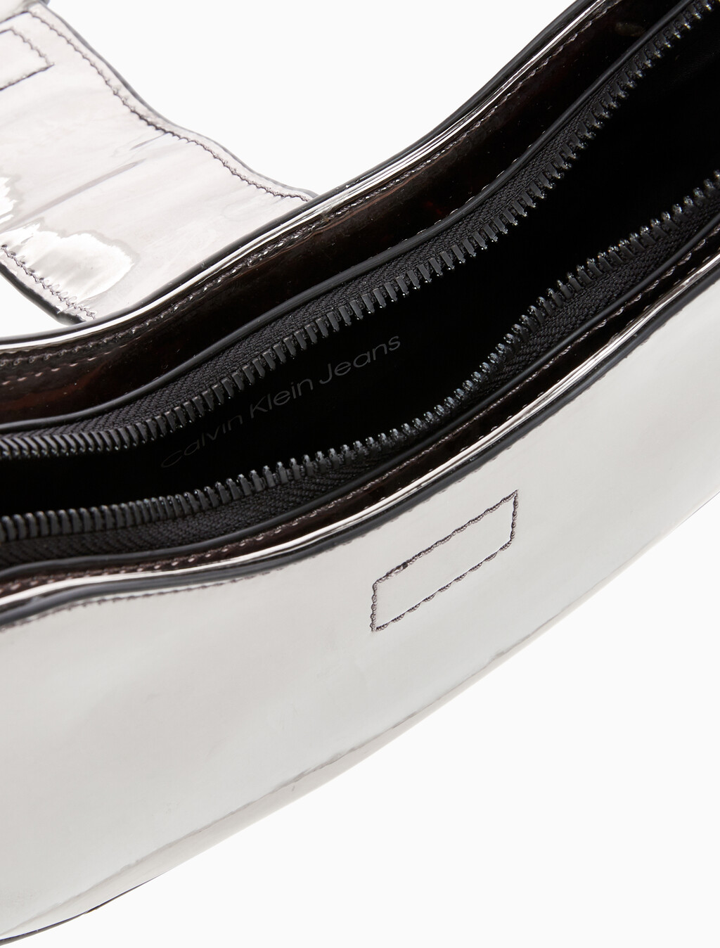 Buy 여성 CKJ 오프 듀티 홀리데이 라운드 숄더백 in color SILVER