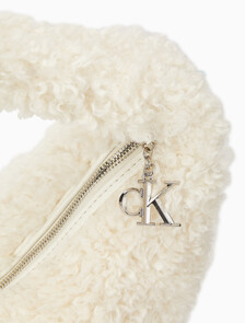 Buy 여성 핀치드 쉐르파 호보백 라지 in color LIGHT BEIGE