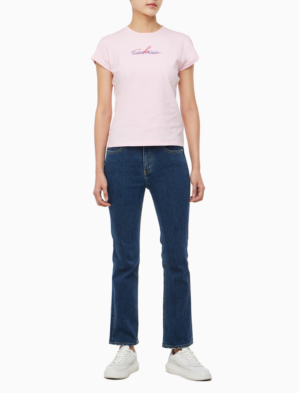 Buy 여성 슬림 스크립 CK로고 반팔 티셔츠 in color PASTEL PINK