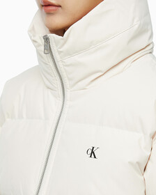 Buy 여성 볼륨 넥 크롭 다운 푸퍼 in color WHITE