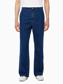 Buy 남성 클린 프레스드 와이드핏 트라우저 데님 in color MID BLUE BACK EMBRO