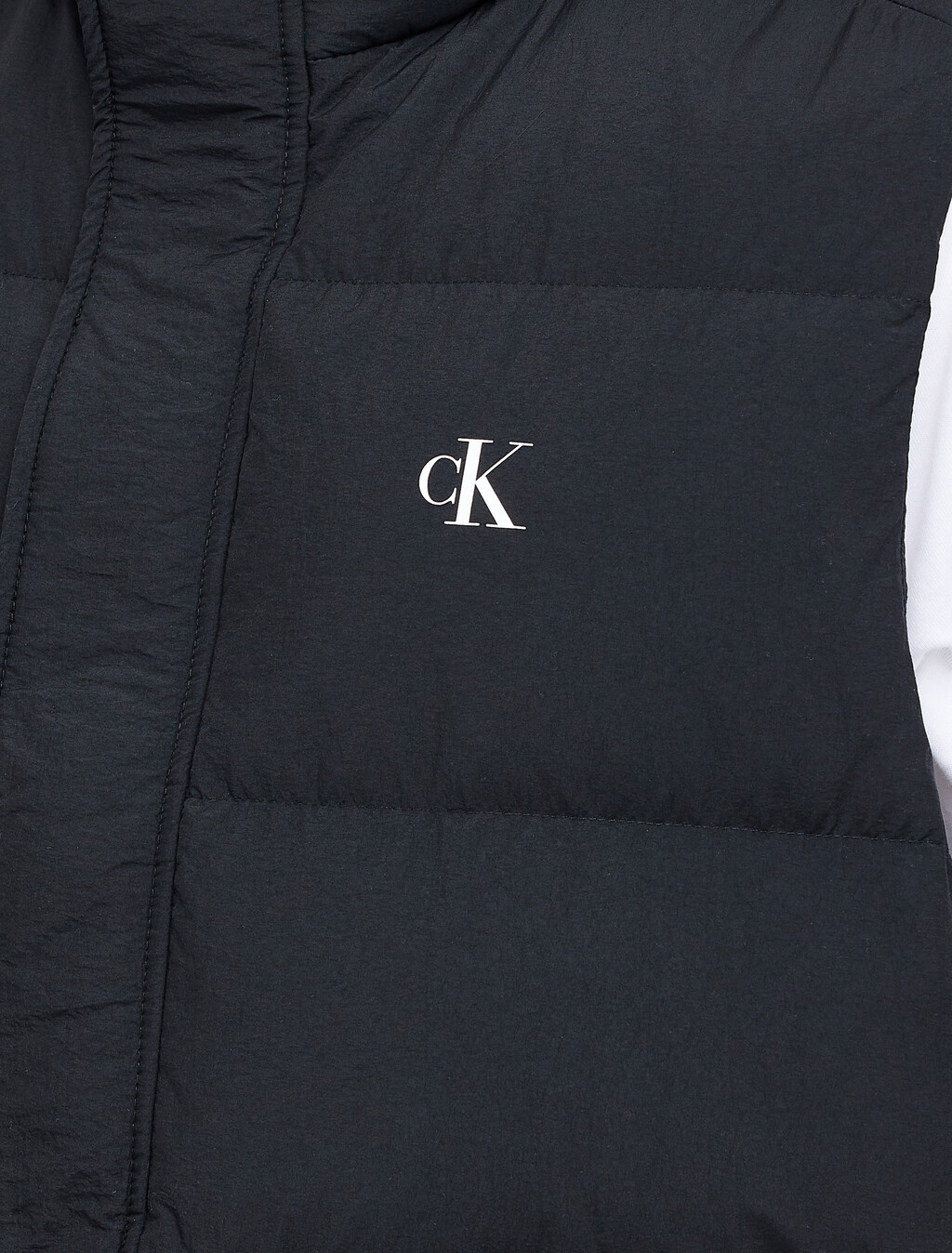 Buy 남성 에센셜 다운 베스트 in color CK BLACK
