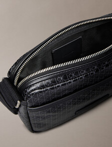 Buy 남성 코티드 엠블럼 카메라 백 in color BLACK