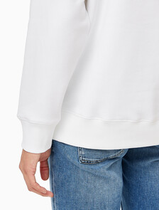 Buy 남성 레귤러핏 인스티튜셔널 로고 기모 스웻셔츠 in color BRIGHT WHITE