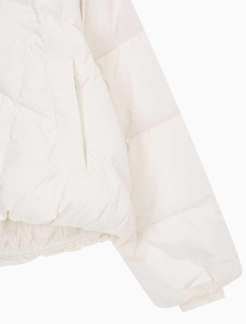 Buy 여성 숏다운 와이드넥 푸퍼 in color WHITE