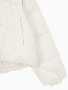 Buy 여성 숏다운 와이드넥 푸퍼 in color WHITE