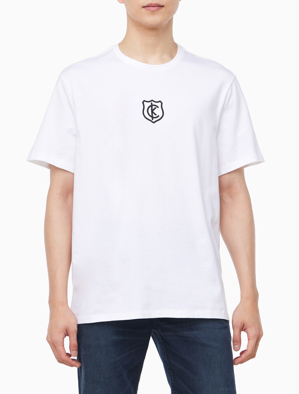 Buy 남성 레귤러핏 CK 쉴드 반팔 티셔츠 in color BRILLIANT WHITE