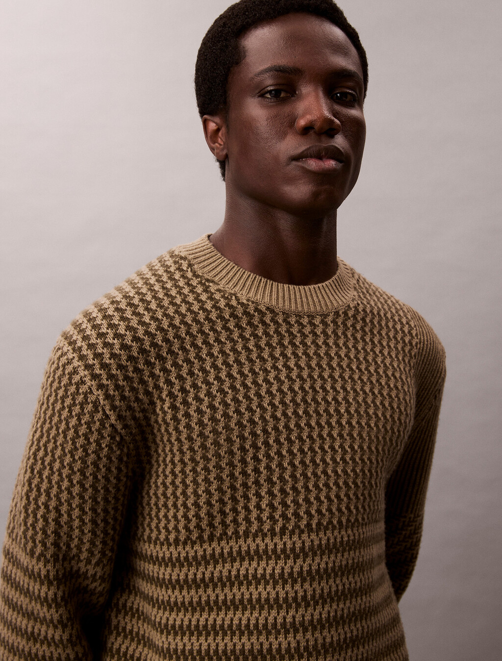 Buy 남성 울 나일론 패턴 크루넥 스웨터 in color Kaki
