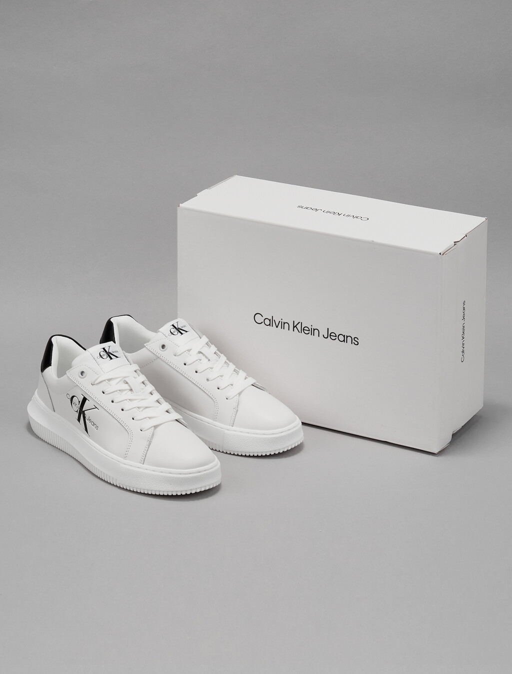 Buy 여성 말모 스니커즈 YW00823 in color ANCIENT WHITE/BLACK