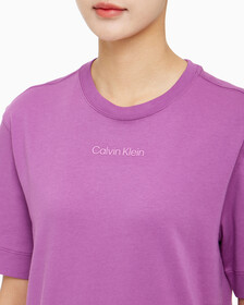 Buy 여성 릴렉스 핏 에센셜 반팔 티셔츠 in color AMETHYST