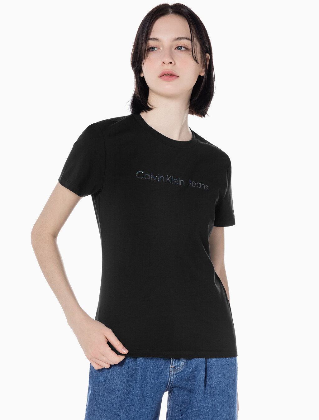 Buy 여성 슬림핏 인스티튜셔널 로고 반팔 티셔츠 in color CK BLACK
