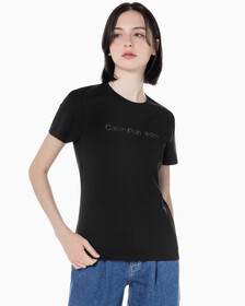 Buy 여성 슬림핏 인스티튜셔널 로고 반팔 티셔츠 in color CK BLACK