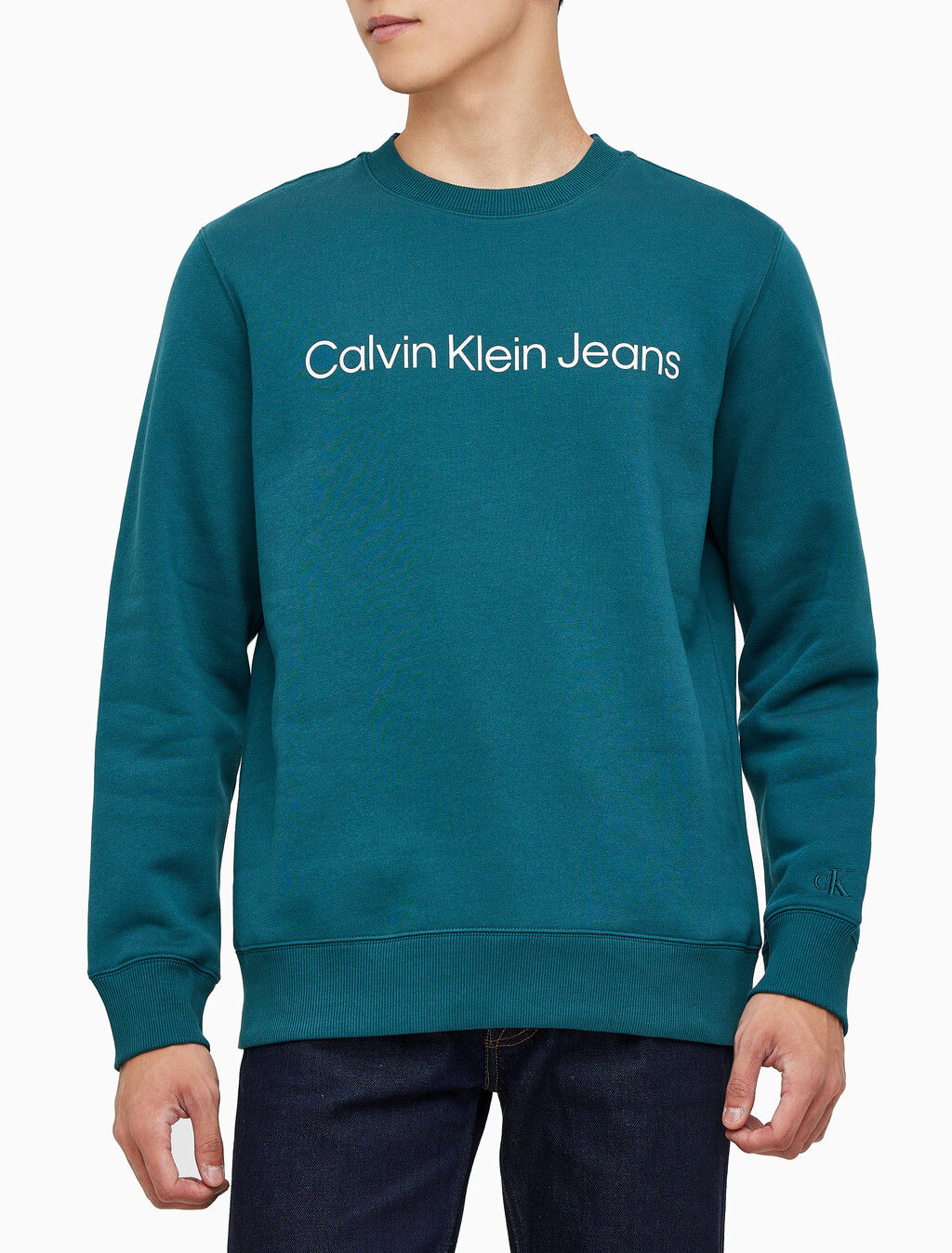 Buy 남성 레귤러핏 인스티튜셔널 로고 기모 스웨트셔츠 in color ATLANTIC DEEP