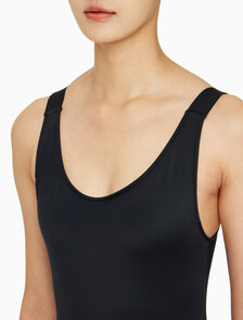 Buy 여성 인텐스 파워 스쿱백 원피스 in color CK BLACK