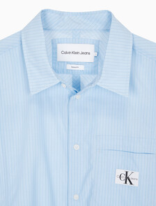 Buy 남성 릴렉스핏 패널 스트라이프 반팔 셔츠 in color SKY BLUE