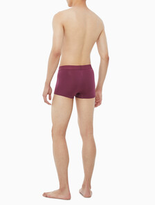 Buy 남성 퓨쳐쉬프트 마이크로 로우라이즈 드로즈 in color AMARANTH 