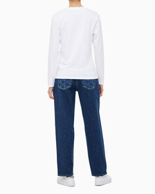 Buy 여성 슬림핏 인스티튜셔널 로고 긴팔 티셔츠 in color BRIGHT WHITE