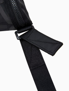 Buy 남성 CKJ 리버시블 지퍼 새들백 in color BLACK