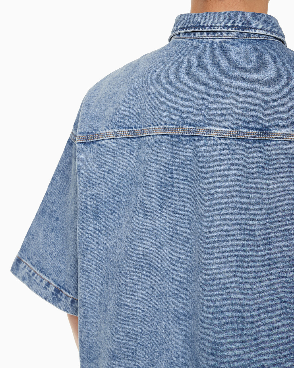 Buy 남성 오버사이즈핏 빈티지 데님 반팔 셔츠 in color MID BLUE BACK EMBRO