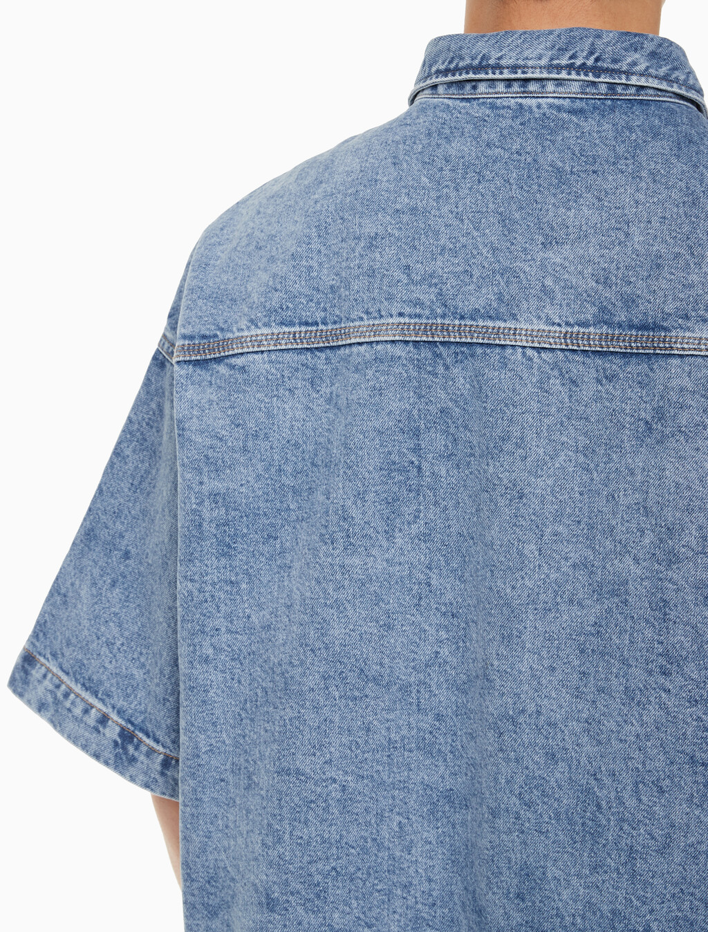 Buy 남성 오버사이즈핏 빈티지 데님 반팔 셔츠 in color MID BLUE BACK EMBRO