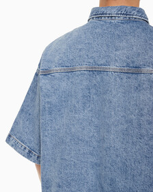 Buy 남성 오버사이즈핏 빈티지 데님 반팔 셔츠 in color MID BLUE BACK EMBRO