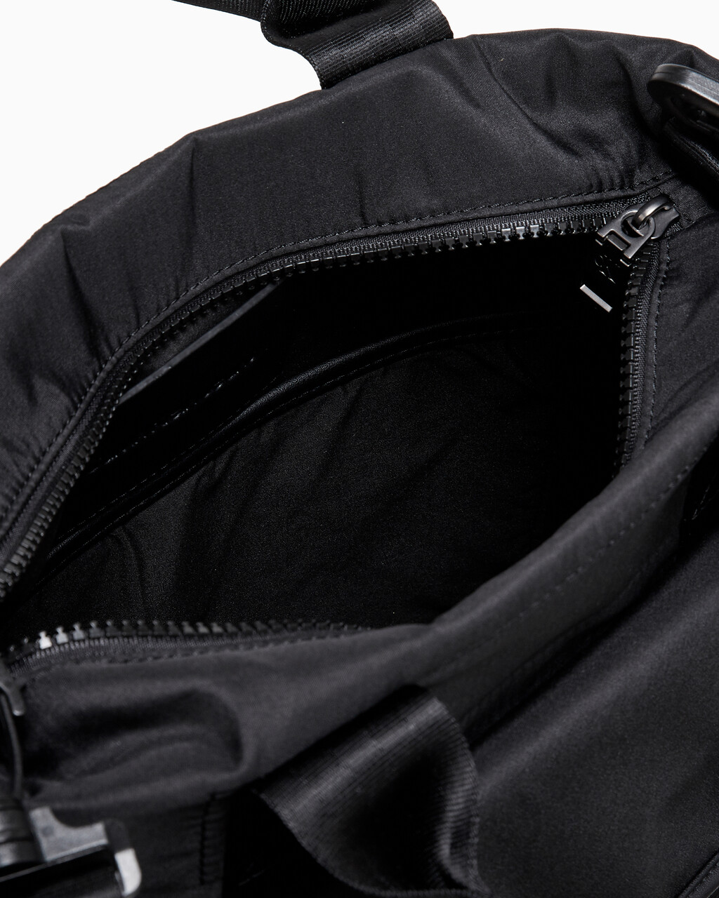 Buy 남성 CKJ 인더스트리얼 나일론 매거진 토트백 in color BLACK