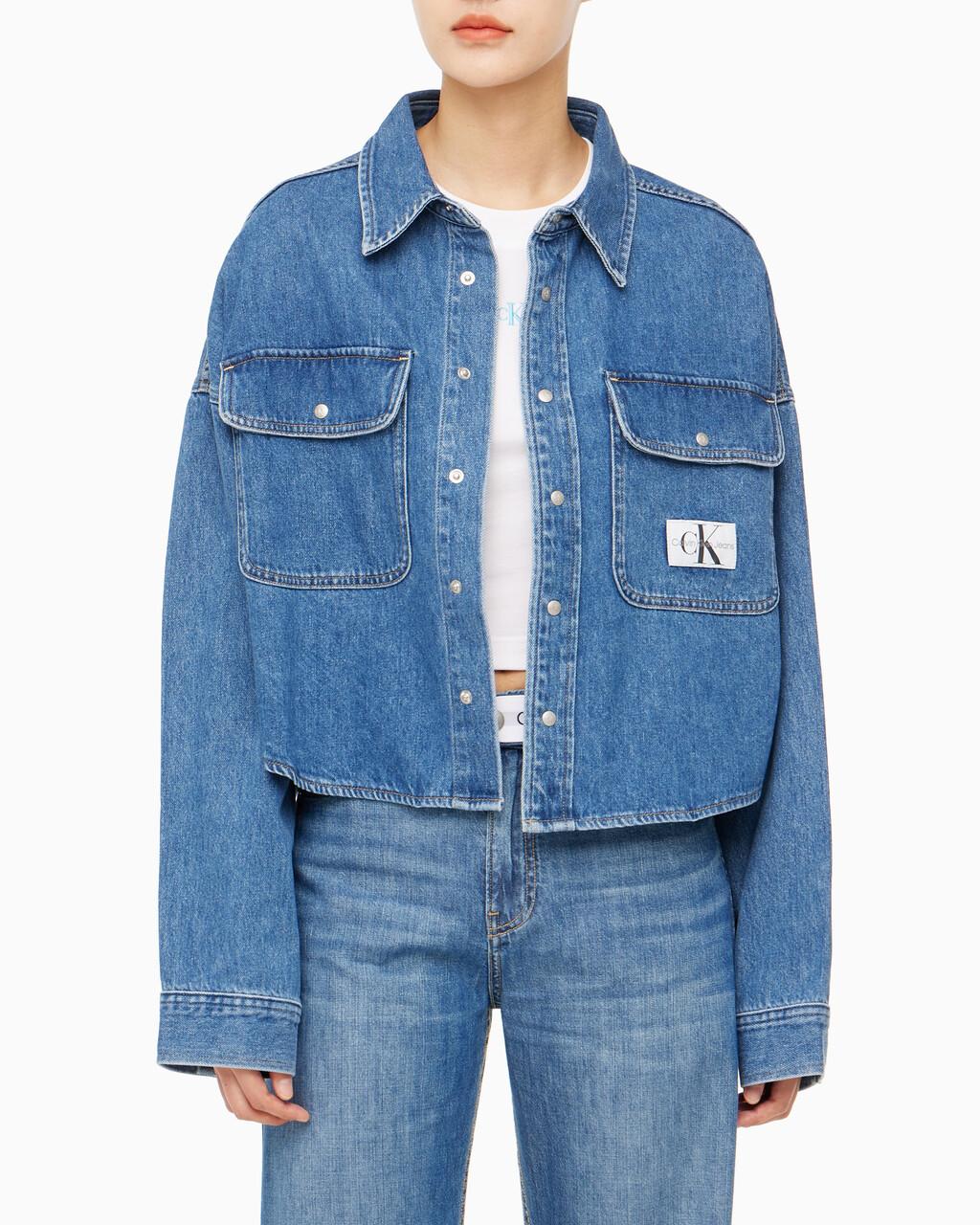 Buy 여성 오버사이즈핏 미드블루 크롭 데님 재킷 in color MID BLUE BACK EMBRO