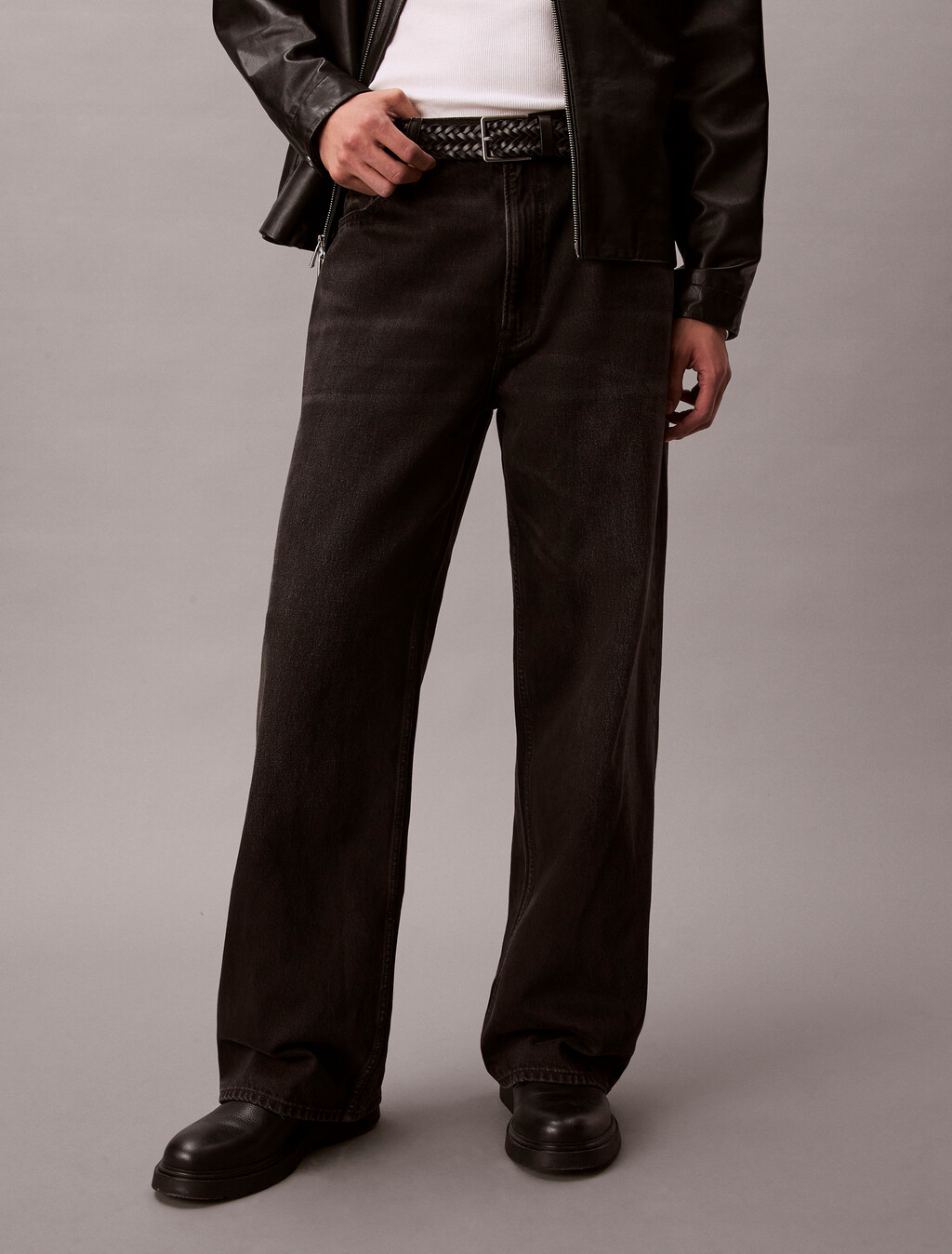 Buy 남성 배기핏 진 in color Black