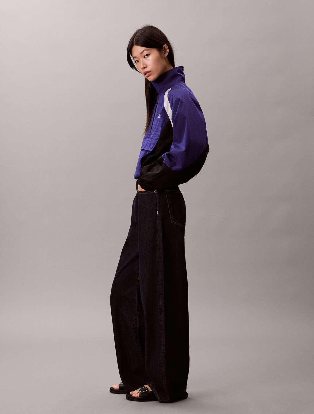 Buy 여성 숏 컬러블록 풀오버 in color Blue