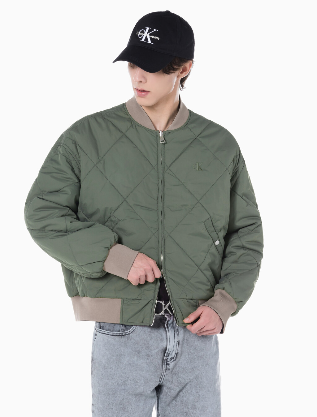 Buy 남성 리버서블 퀼팅 봄버 자켓 in color CK BLACK