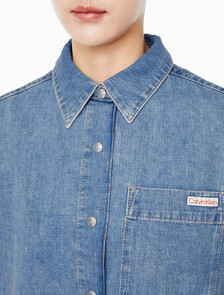 Buy 여성 스테이트먼트 크롭 데님 셔츠 in color SAGE STONE