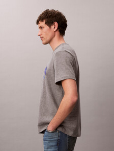 Buy 캘빈클라인 헤리티지 자수로고 그래픽 티 in color MEDIUM GREY HEATHER