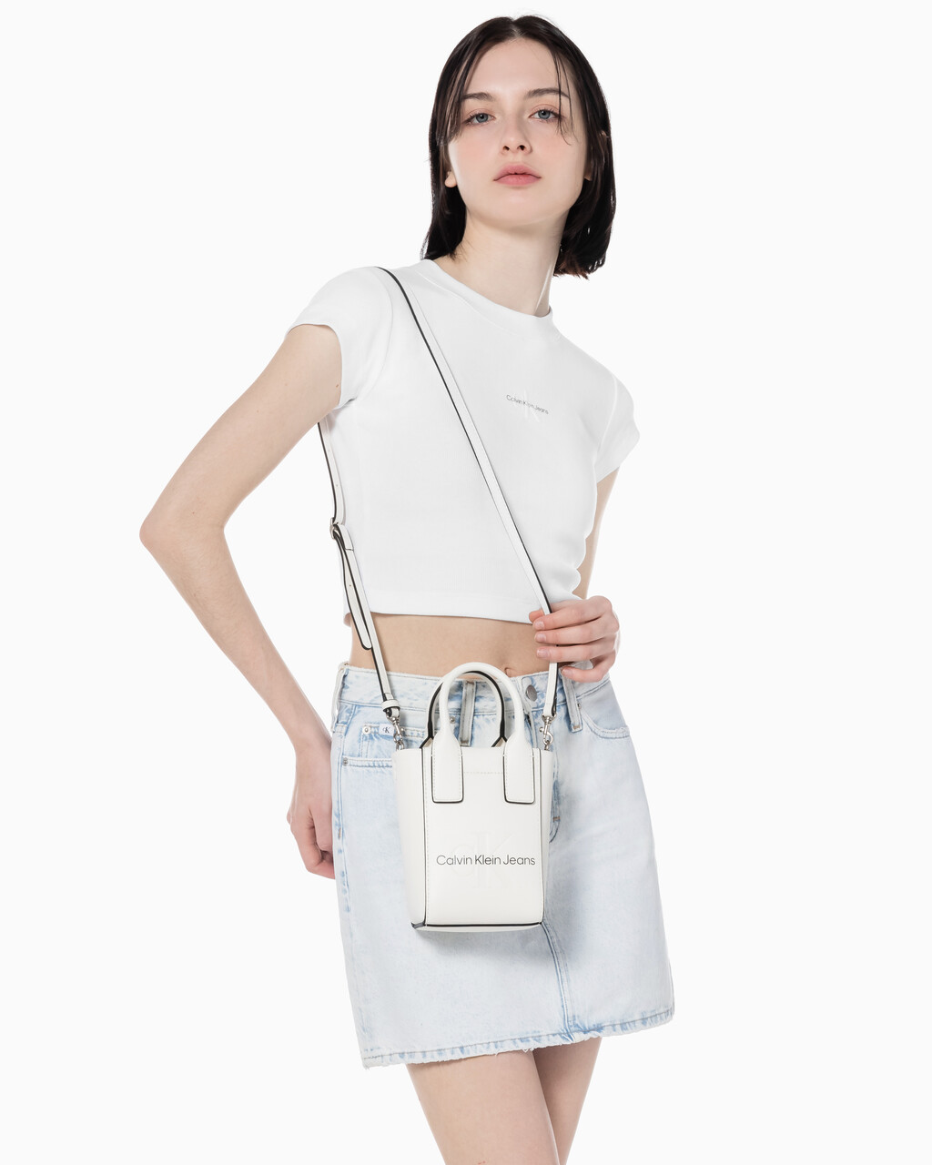 Buy 여성 CKJ 스컬티드 마이크로 토트 모노 크로스백 in color ANCIENT WHITE