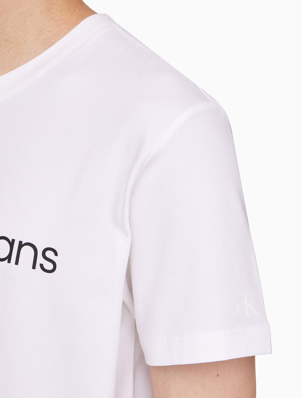 Buy 남성 레귤러핏 인스티튜셔널 로고 반팔 티셔츠 in color BRIGHT WHITE