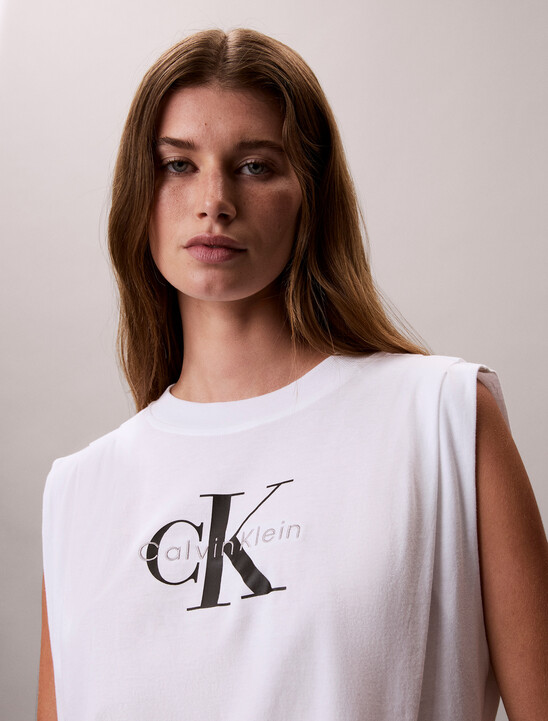 여성 모노로고 플리츠 숄더 크루넥 티