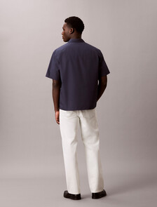 Buy 솔리드 워시드 포플린 릴렉스 숏슬리브 셔츠 in color SPEAKEASY