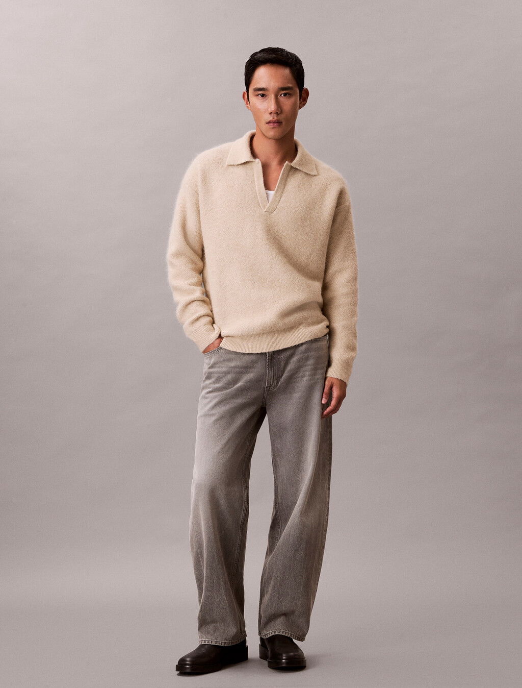 Buy 남성 브러시드 알파카 조니 카라 스웨터 in color BEIGE