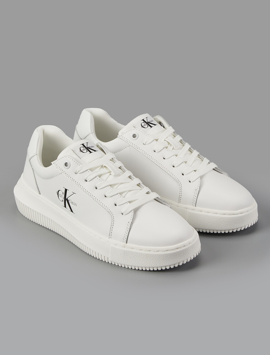 Buy CKJ 말모 플랫폼 스니커즈 in color WHITE