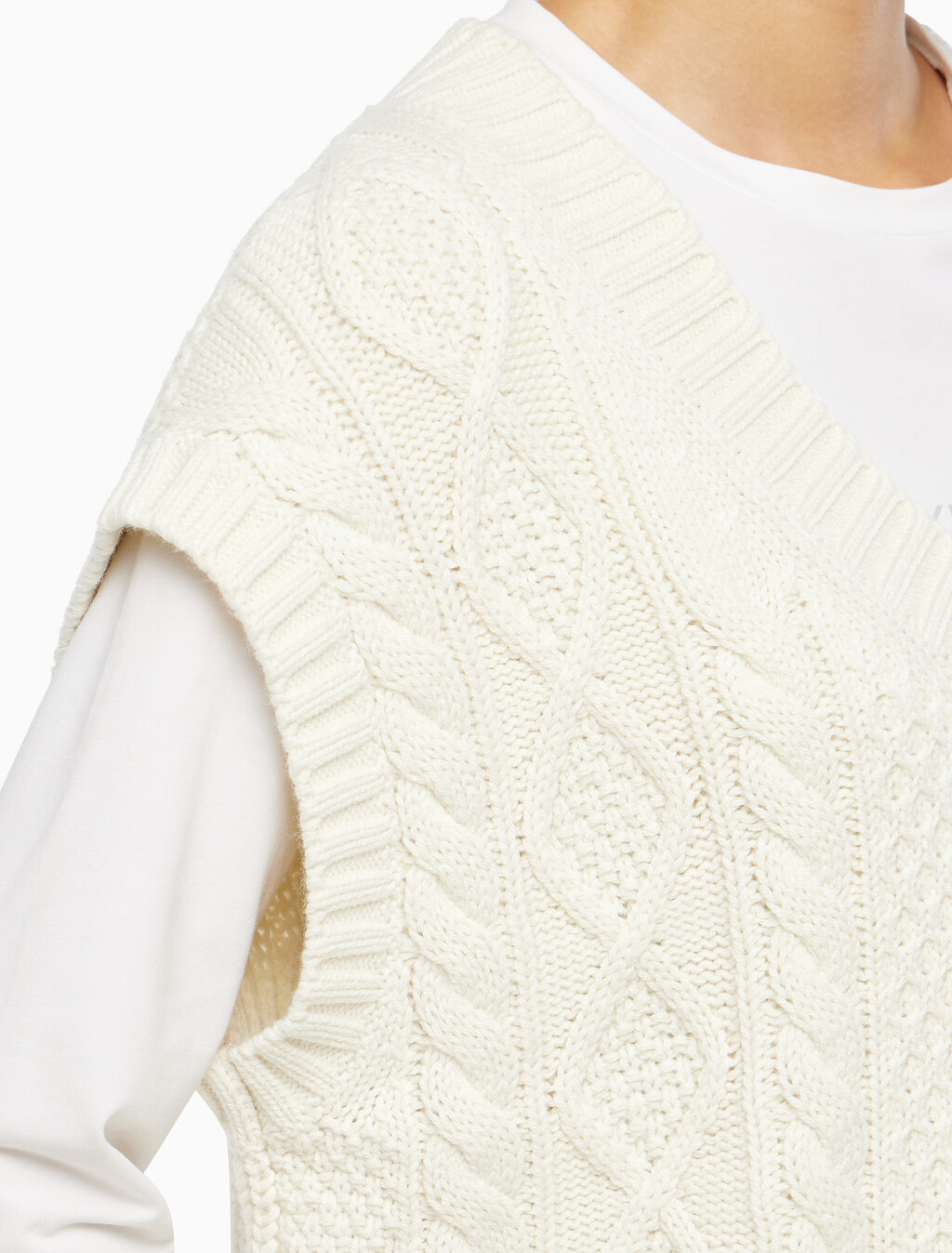 Buy 여성 바시티 케이블 베스트 in color WHITE