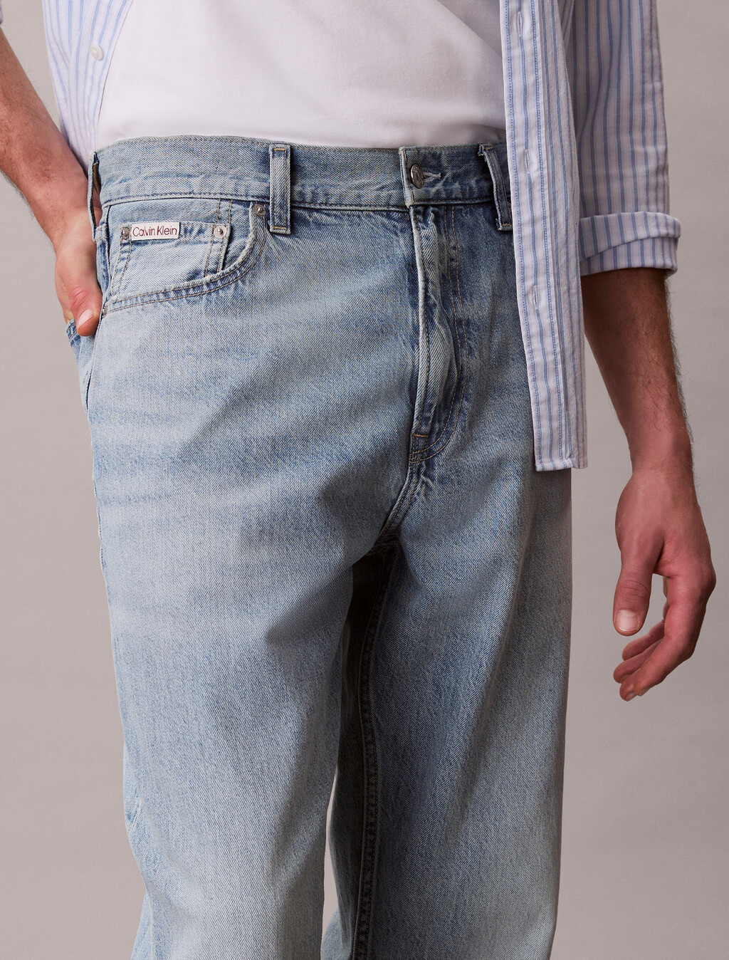 Buy 90S 테이퍼핏 진 in color Mid Blue