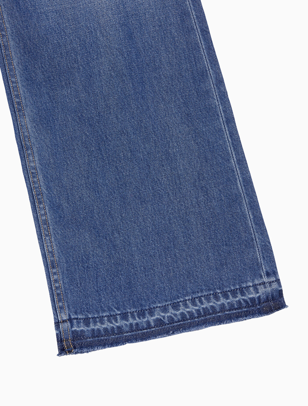 Buy 여성 하이라이즈 와이드핏 미드블루 에코 쿨 데님 in color CHALKY BLUE