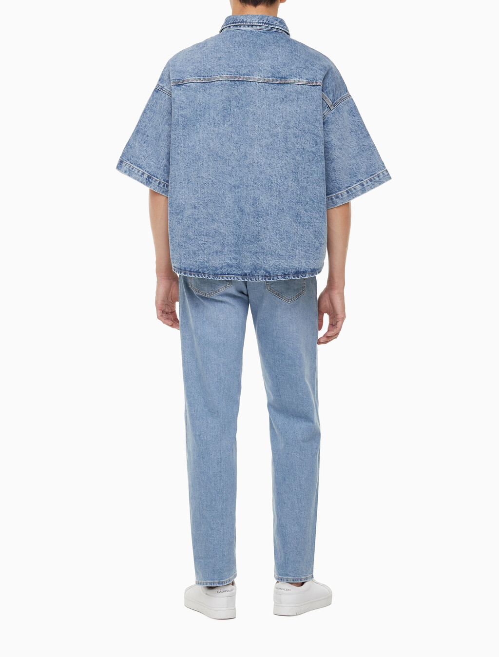 Buy 남성 오버사이즈핏 빈티지 데님 반팔 셔츠 in color MID BLUE BACK EMBRO