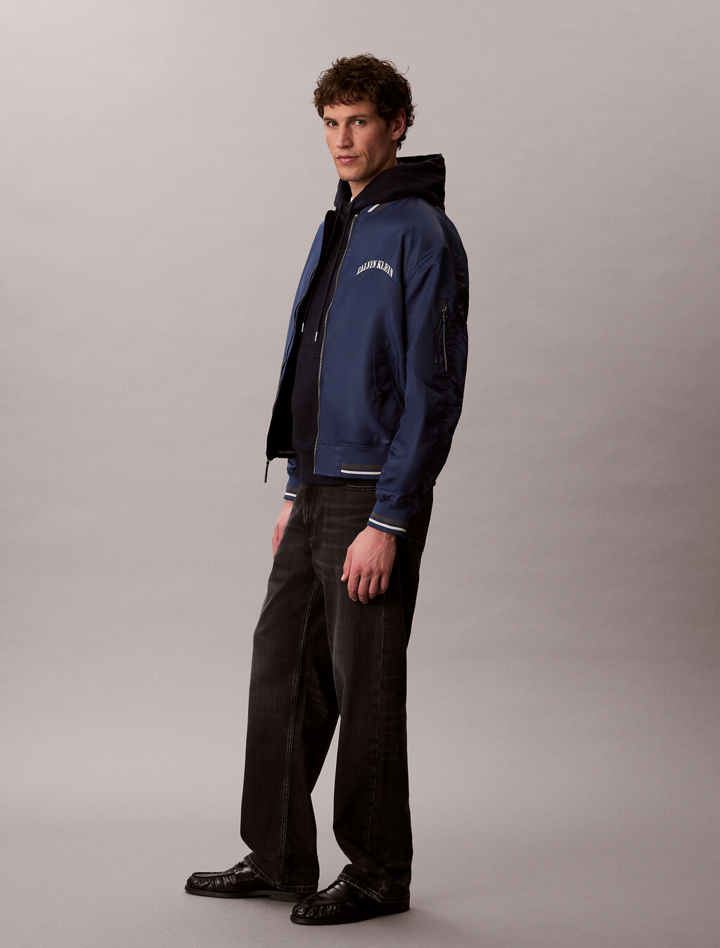 Buy 90S 스트레이트 37.5 진 in color Black