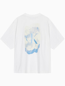 Buy 남성 릴렉스핏 그래픽 기능성 반팔 티셔츠 in color BRIGHT WHITE