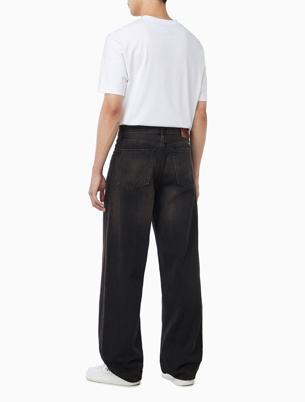 Buy 남성 배기핏 에스프레소 블랙 데님 in color Black