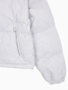 Buy 여성 AOP 로고 자카드 다운 자켓 in color silver