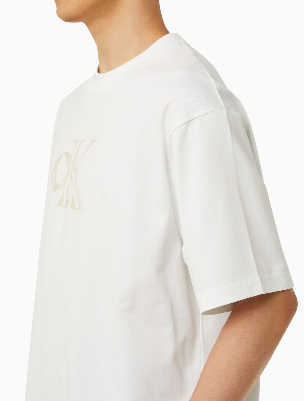 Buy 남성 릴렉스핏 스몰 로고 반팔 티셔츠 in color BRIGHT WHITE