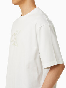 Buy 남성 릴렉스핏 스몰 로고 반팔 티셔츠 in color BRIGHT WHITE