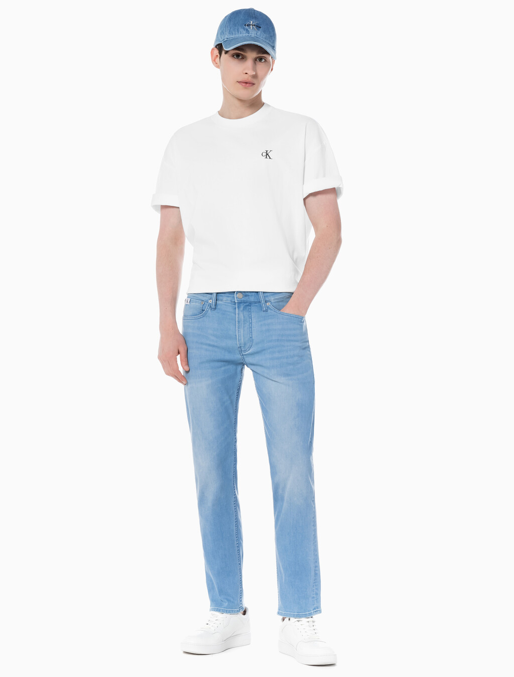 Buy 남성슬림 스트레이트 핏 크롭 라이트블루 37.5 기능성 데님 in color CHALKY BLUE